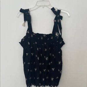 Old Navy Black Floral Sleeveless Blouse size Medium New with Tags
